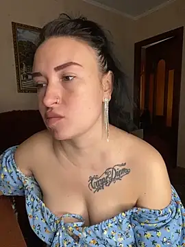 Snapshot of Roxana_Bell chatting on 05.16.26 Roxana Bell online show from 05.16.26
