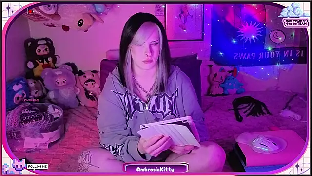 Snapshot of AmbrosiaKitty chatting on 05.28.26 AmbrosiaKitty online show from 05.28.26
