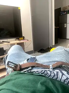 Snapshot of liluxxx32 chatting on 12.01.25 liluxxx32 online show from 12.01.25