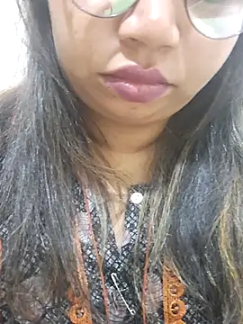 Snapshot of Ravina_patil1 chatting on 02.05.25 Ravina patil1 online show from 02.05.25