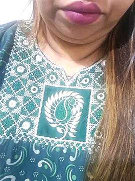 Snapshot of Ravina_patil1 chatting on 11.17.25 Ravina patil1 online show from 11.17.25