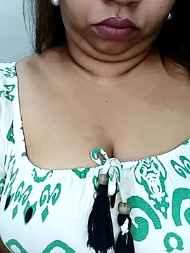 Snapshot of Ravina_patil1 chatting on 11.18.25 Ravina patil1 online show from 11.18.25