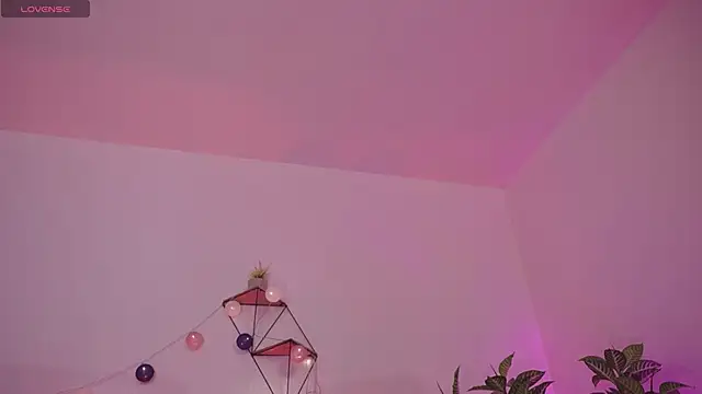 Eyleen 24 online show from 12.13.25