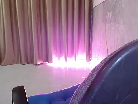 Pink Pretty online show from 09.14.25