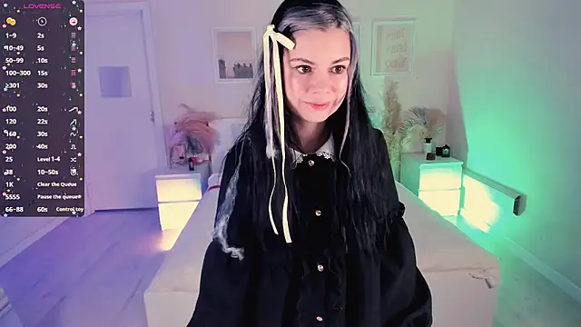 Snapshot of Lil_Amelie chatting on 10.25.25 Lil Amelie online show from 10.25.25