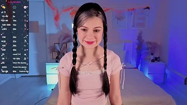 Snapshot of Lil_Amelie chatting on 11.08.25 Lil Amelie online show from 11.08.25