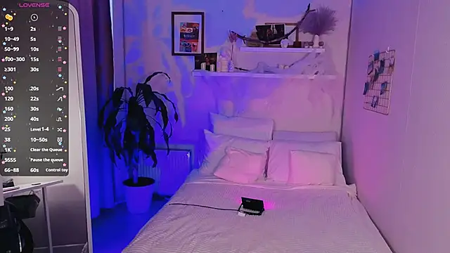 Snapshot of Lil_Amelie chatting on 11.15.25 Lil Amelie online show from 11.15.25