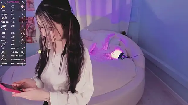 Snapshot of Lil_Amelie chatting on 11.27.25 Lil Amelie online show from 11.27.25