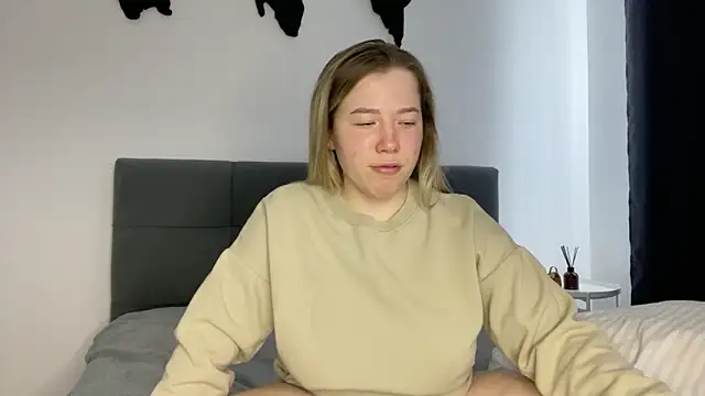 Embersweetbunny online show from 02.17.25