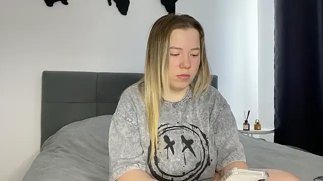 Embersweetbunny online show from 02.22.25