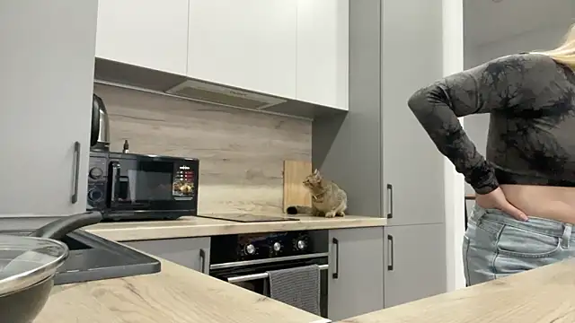 Embersweetbunny online show from 09.10.25