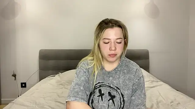 Embersweetbunny online show from 12.20.25