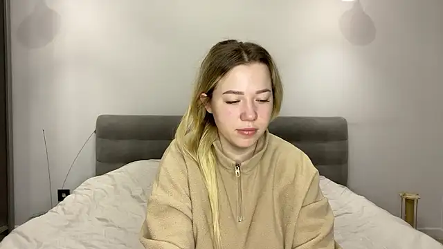 Embersweetbunny online show from 01.12.26