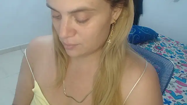 Snapshot of Elza_Blonde chatting on 02.27.25 Elza Blonde online show from 02.27.25