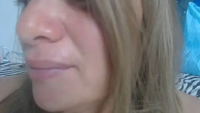 Snapshot of Elza_Blonde chatting on 04.29.26 Elza Blonde online show from 04.29.26