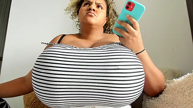 Snapshot of bigmom69_ chatting on 04.16.26 bigmom69 online show from 04.16.26