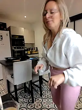 Jade Emeraud online show from 12.15.25