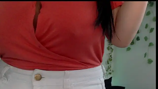 Snapshot of Donniia chatting on 03.03.25 Donniia online show from 03.03.25