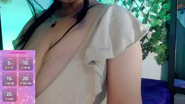 Snapshot of Donniia chatting on 09.20.25 Donniia online show from 09.20.25