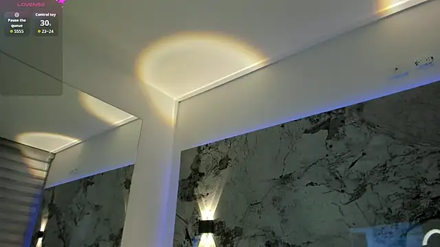 LIZ HOLMES online show from 10.10.25