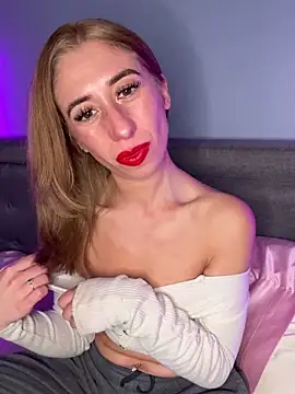 Snapshot of petitebarbiexxx chatting on 12.14.24 petitebarbiexxx online show from 12.14.24