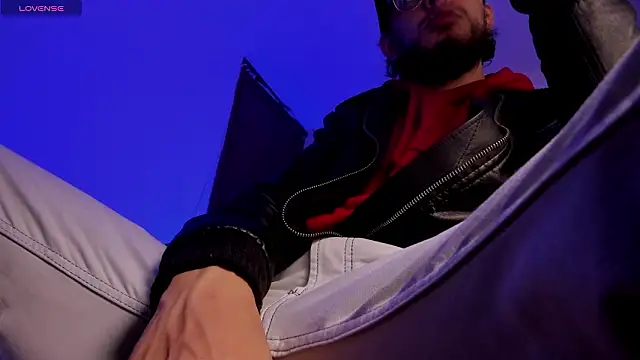 Snapshot of s_sven03 chatting on 02.10.26 s sven03 online show from 02.10.26