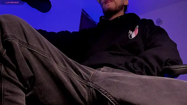 Snapshot of s_sven03 chatting on 02.12.26 s sven03 online show from 02.12.26