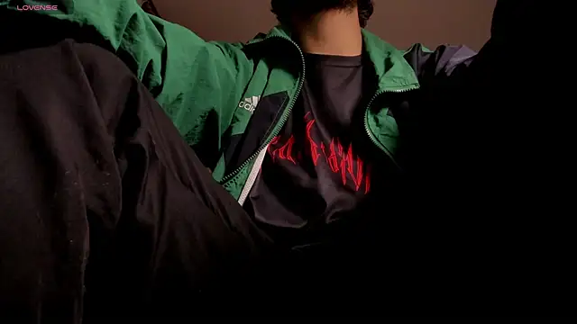 Snapshot of s_sven03 chatting on 04.11.26 s sven03 online show from 04.11.26