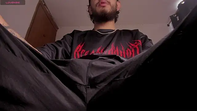 Snapshot of s_sven03 chatting on 04.11.26 s sven03 online show from 04.11.26