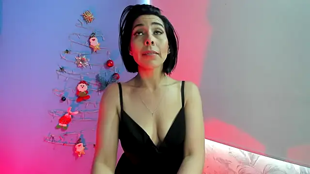 Snapshot of AdelleLennox_cg chatting on 12.18.24 AdelleLennox cg online show from 12.18.24