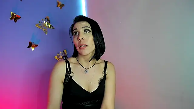 Snapshot of AdelleLennox_cg chatting on 01.13.25 AdelleLennox cg online show from 01.13.25