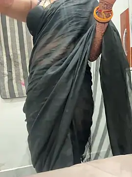 Snapshot of AASHI66 chatting on 10.18.25 AASHI66 online show from 10.18.25