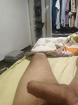 Snapshot of Canario33 chatting on 11.18.25 Canario33 online show from 11.18.25