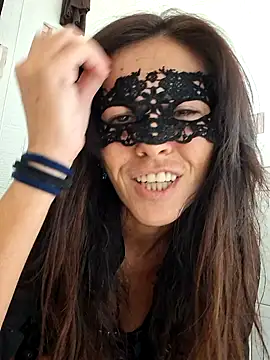 EmySkinny85 online show from 11.18.25