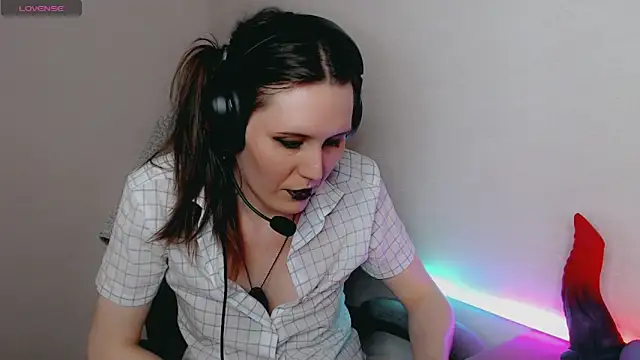 Snapshot of tracy_cooper chatting on 12.23.24 tracy cooper online show from 12.23.24