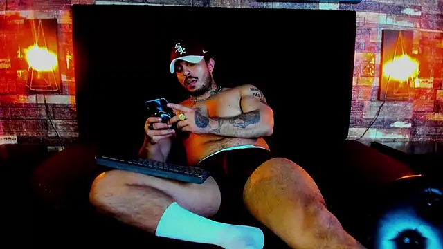 Van Velckan online show from 02.26.25