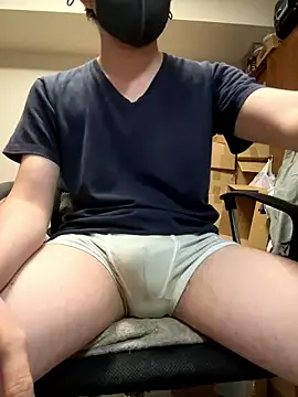 Snapshot of kentyken chatting on 09.30.25 kentyken online show from 09.30.25