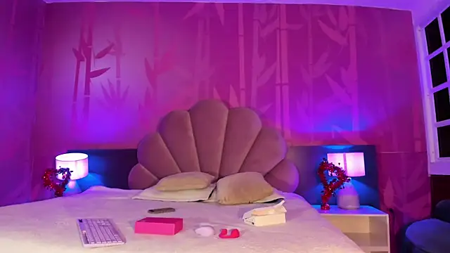 Snapshot of sabrinamilani chatting on 02.18.25 sabrinamilani online show from 02.18.25