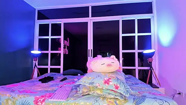 Snapshot of sabrinamilani chatting on 02.28.25 sabrinamilani online show from 02.28.25