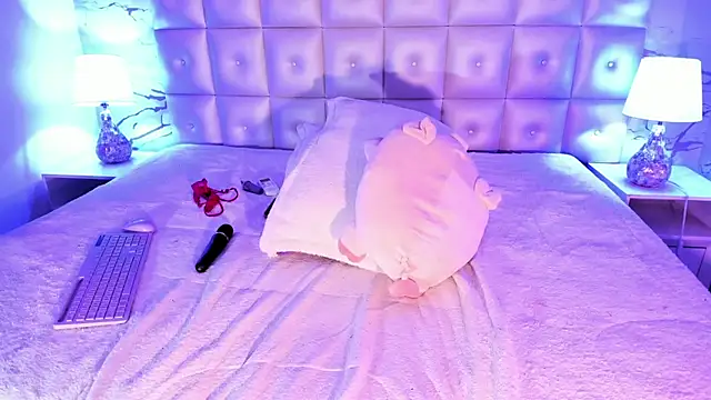 Snapshot of sabrinamilani chatting on 03.18.25 sabrinamilani online show from 03.18.25