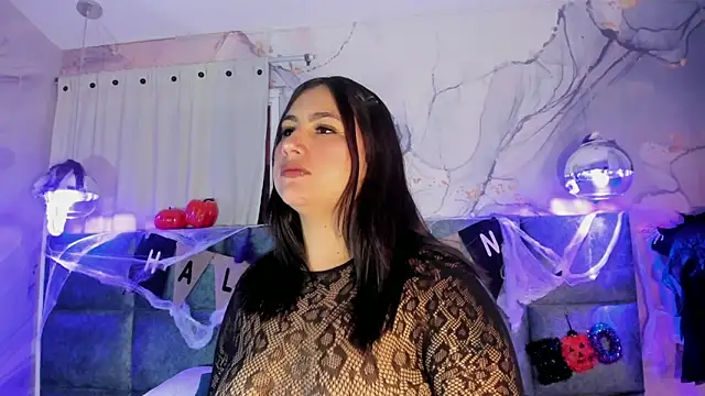 Snapshot of sabrinamilani chatting on 10.31.25 sabrinamilani online show from 10.31.25