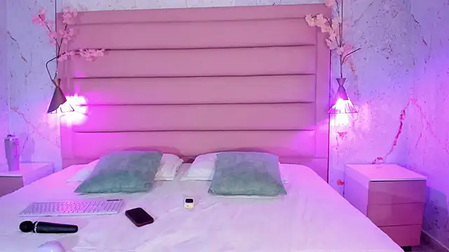 Snapshot of sabrinamilani chatting on 11.14.25 sabrinamilani online show from 11.14.25