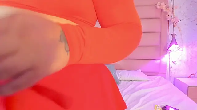 Snapshot of sabrinamilani chatting on 12.16.25 sabrinamilani online show from 12.16.25