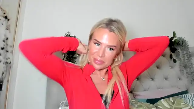 Snapshot of Alexia-Lee chatting on 10.01.25 Alexia-Lee online show from 10.01.25