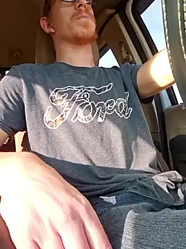 Snapshot of REDHAMMER_ chatting on 11.04.25 REDHAMMER online show from 11.04.25