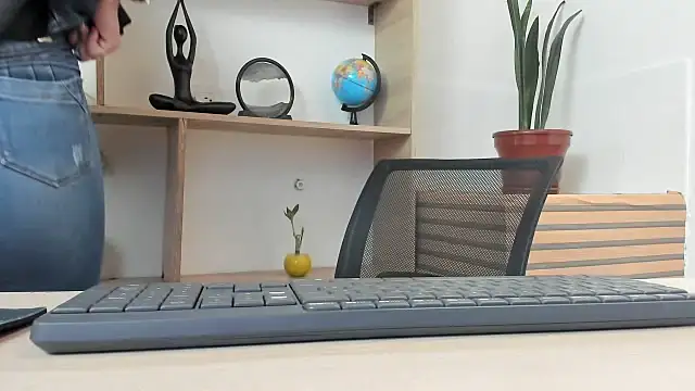 merlinaadams  online show from 09.30.25