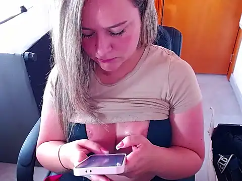 KikaxLove online show from 03.11.26