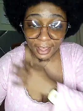 Snapshot of CocoBootyyy chatting on 09.28.25 CocoBootyyy online show from 09.28.25