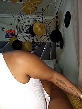 Snapshot of CocoBootyyy chatting on 10.25.25 CocoBootyyy online show from 10.25.25