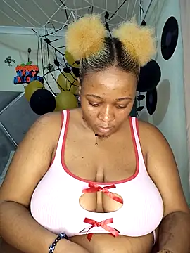 Snapshot of CocoBootyyy chatting on 10.26.25 CocoBootyyy online show from 10.26.25